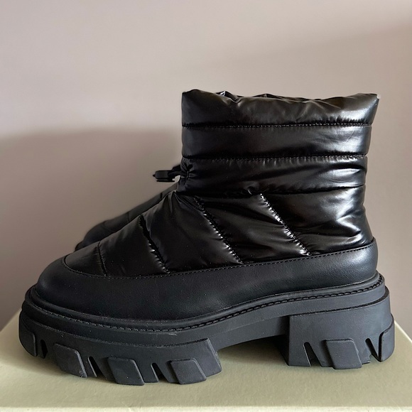 Track Sole Boot - Picture 7 of 8